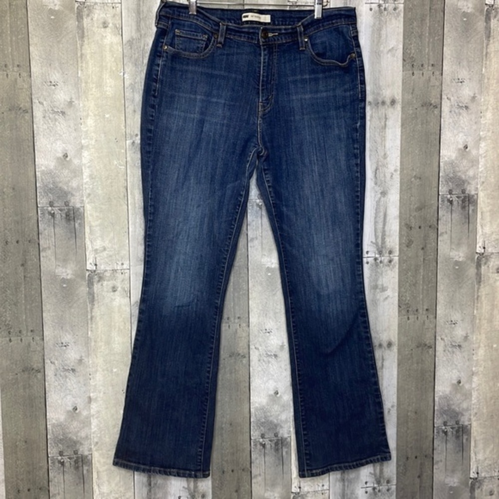 LEVI’S 515‎ Bootcut. Midrise. Medium wash. Size 16L—W33 L34. Excellent condition